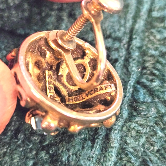 Hollycraft Signed VTG 1953 Multicolored Pastel Rhinestone Screw Back Earrings - Picture 12 of 12